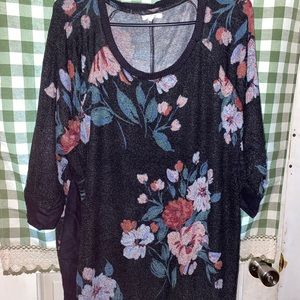 Women’s Maurices 3/4 Sleeve Black & Floral Scoop Neck Tunic Sweater